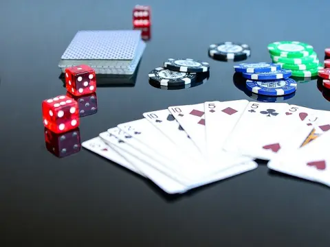 Découvrez les variantes du poker populaires