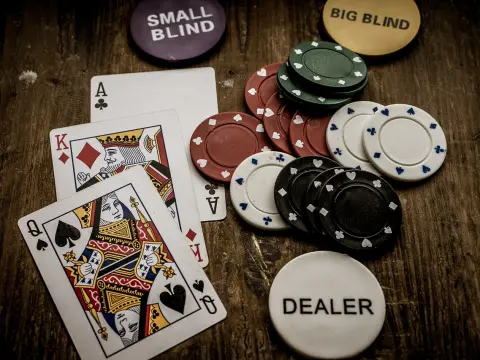 Les 10 accessoires incontournables du poker