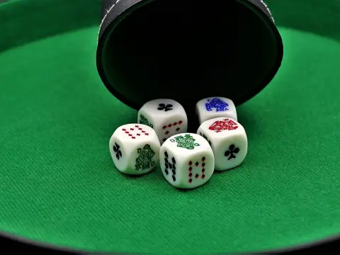 Mathématiques pour des décisions gagnantes au poker