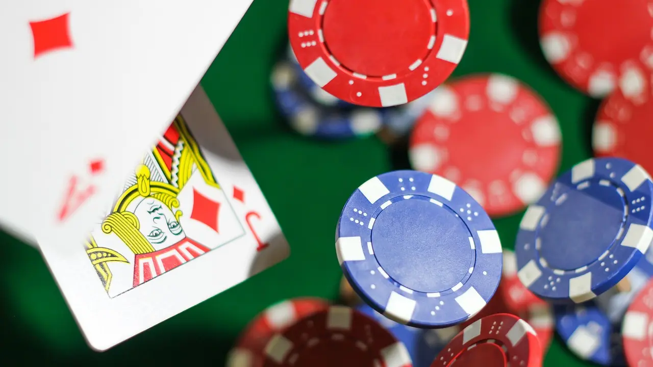 Les meilleures stratégies pour bluffer au poker en ligne