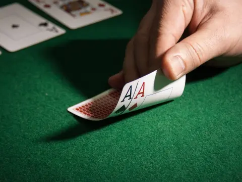 Améliorer sa lecture des cartes au poker