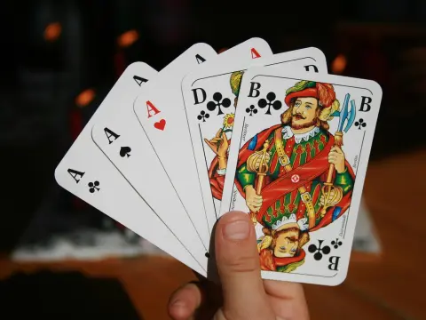 Optimisez vos mises pour déstabiliser l'adversaire.