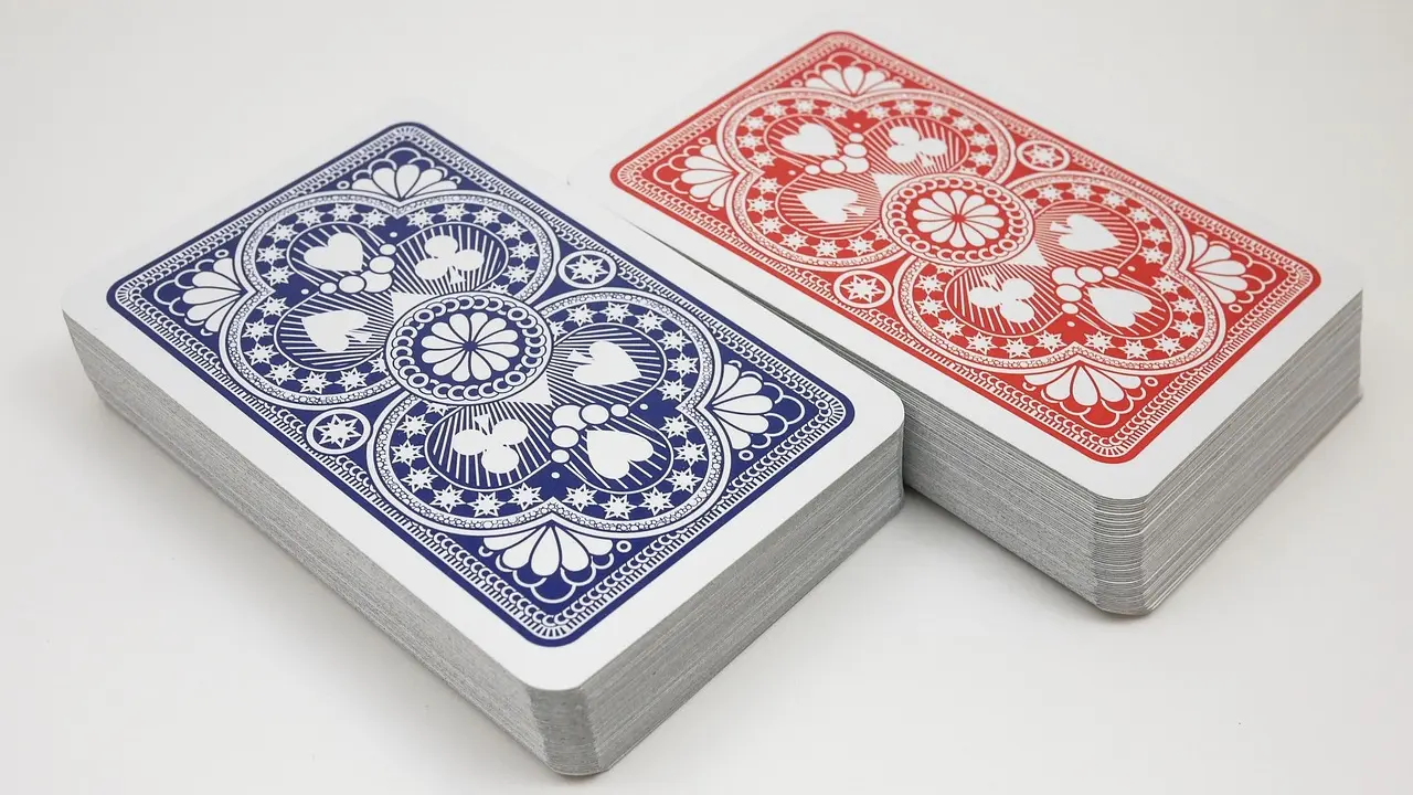 Les stratégies d’attaque vs défense au poker