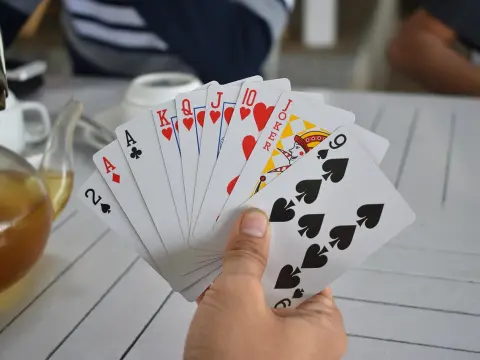 Maîtriser le Texas Hold’em : bases et stratégies